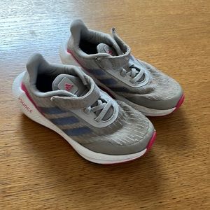 Adidas girls bounce sneaker size 11